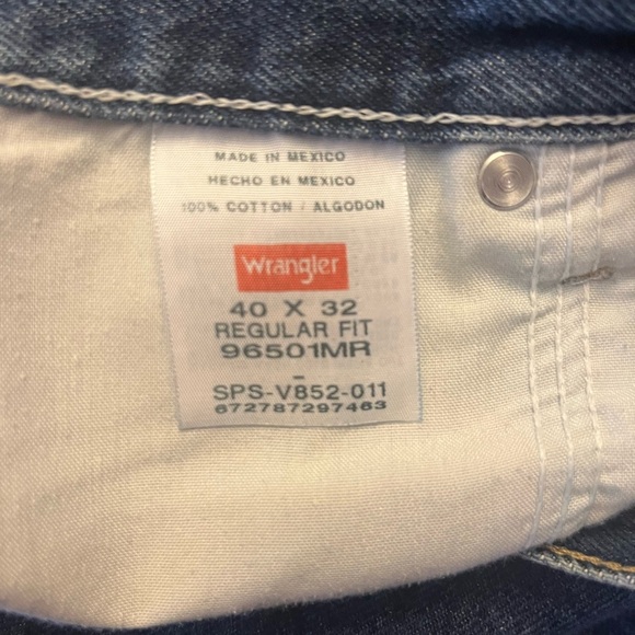 Wrangler Men's Deep dark Blue  Jeans size 40X 32 - Picture 3 of 6